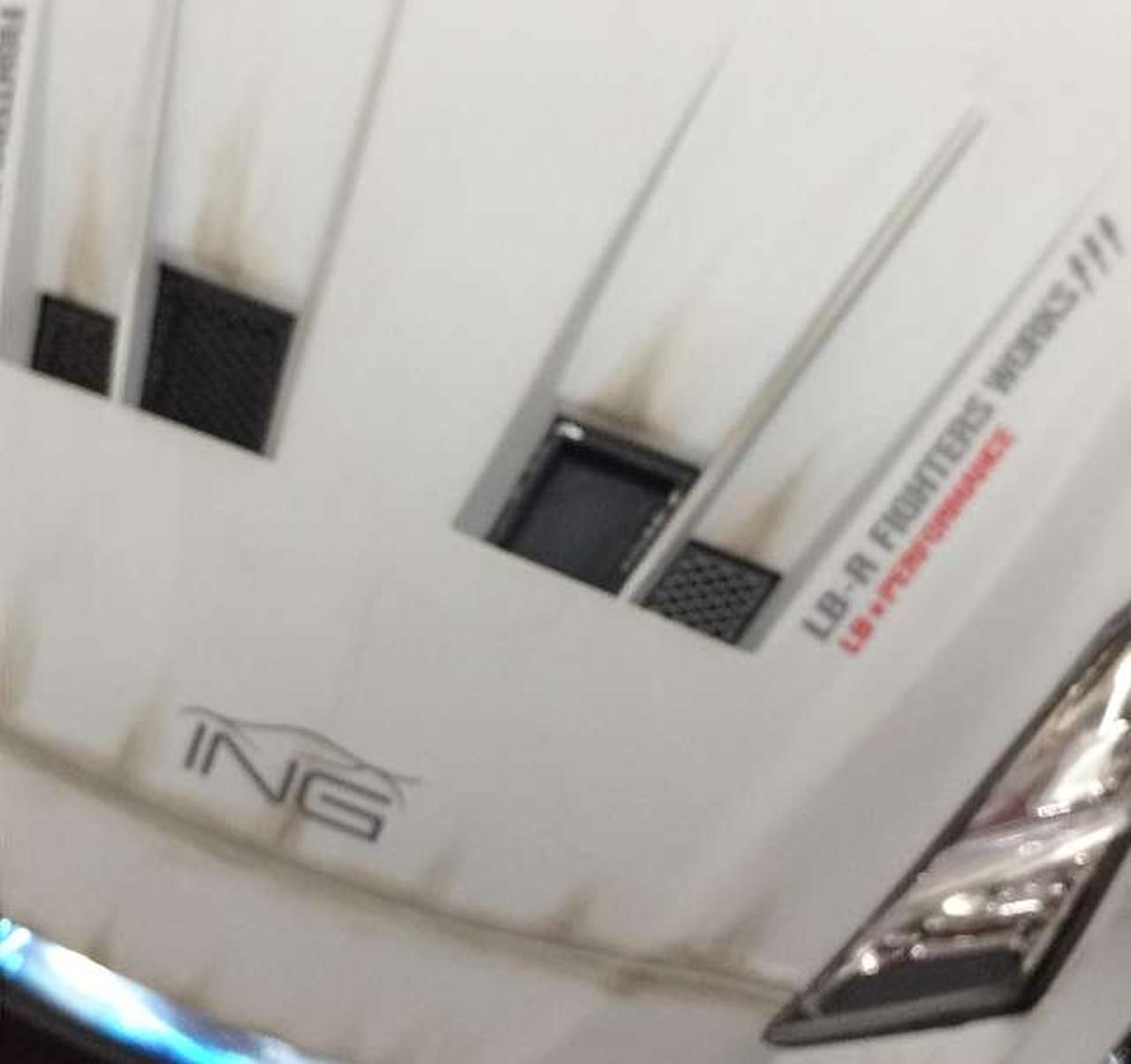 一部パーツがはずれています。