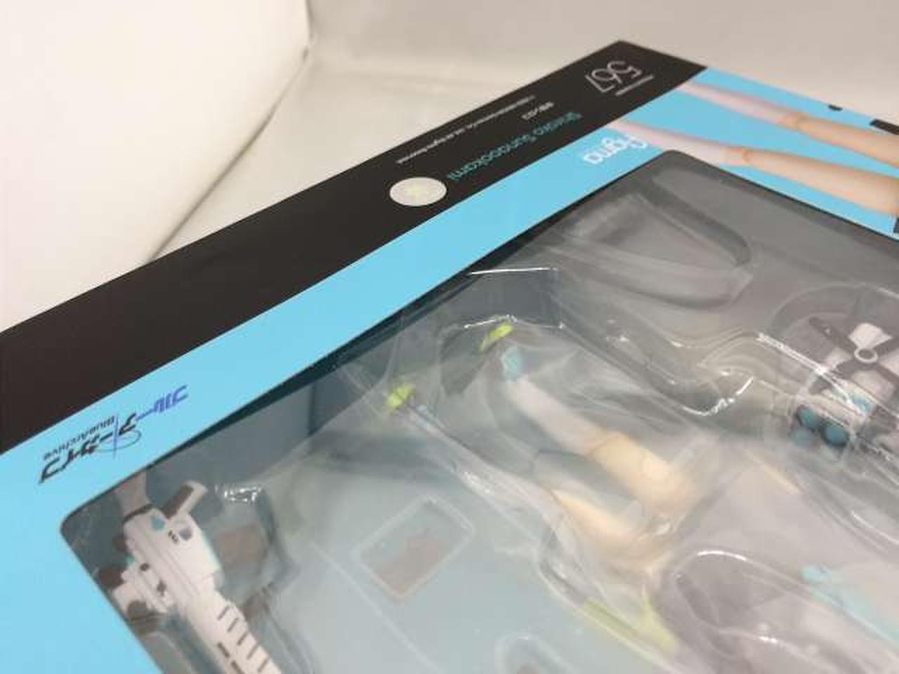 一部フイルムがはがれています。