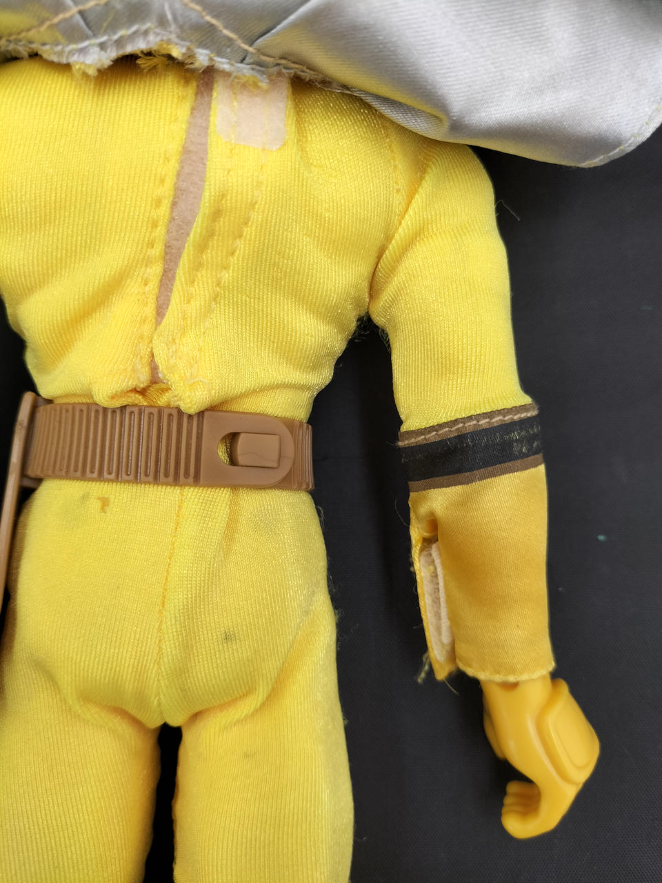 商品全体に傷・汚れ、ほつれ有り。