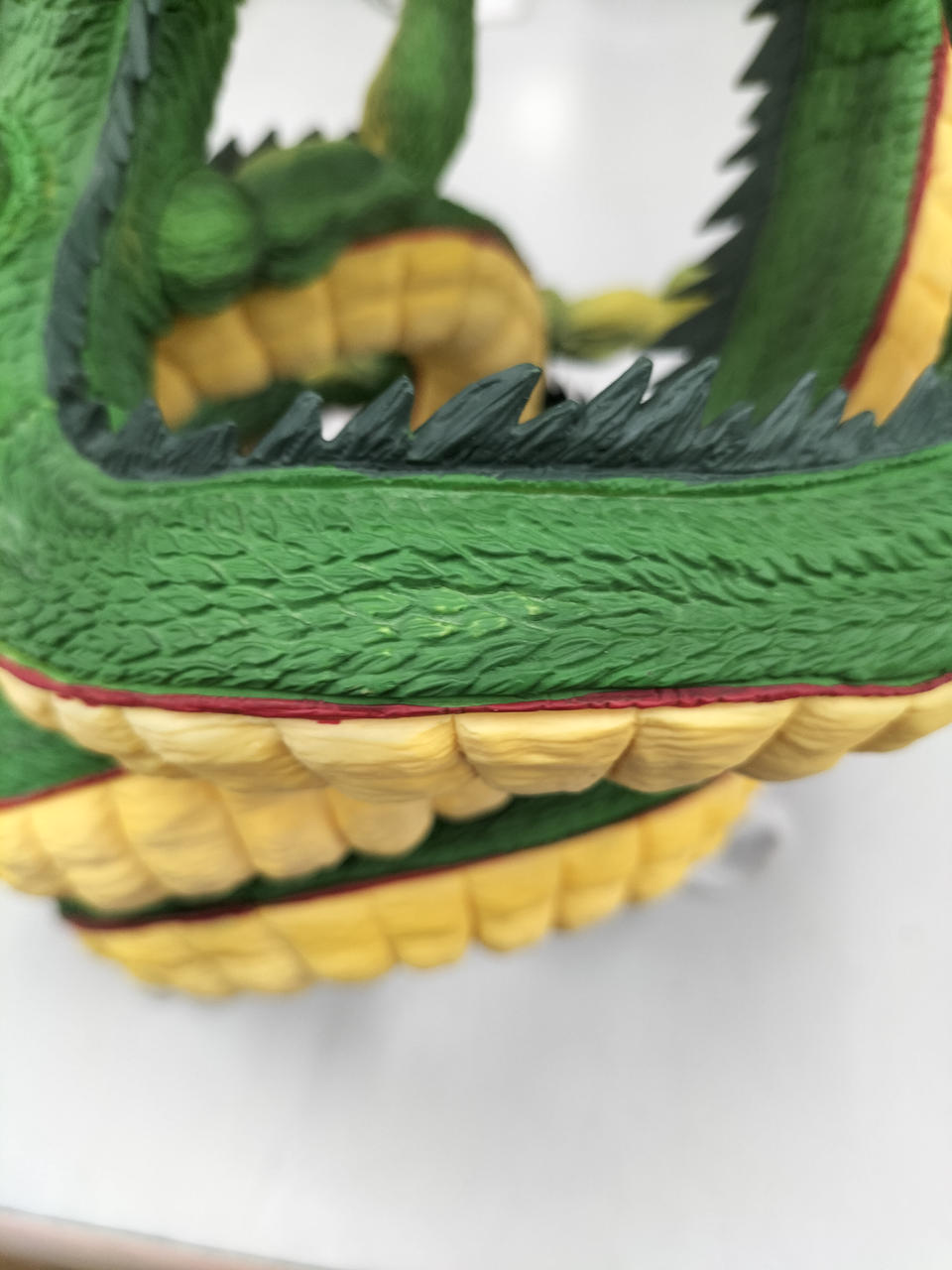 成形時のキズ含む、細かなキズ有り。