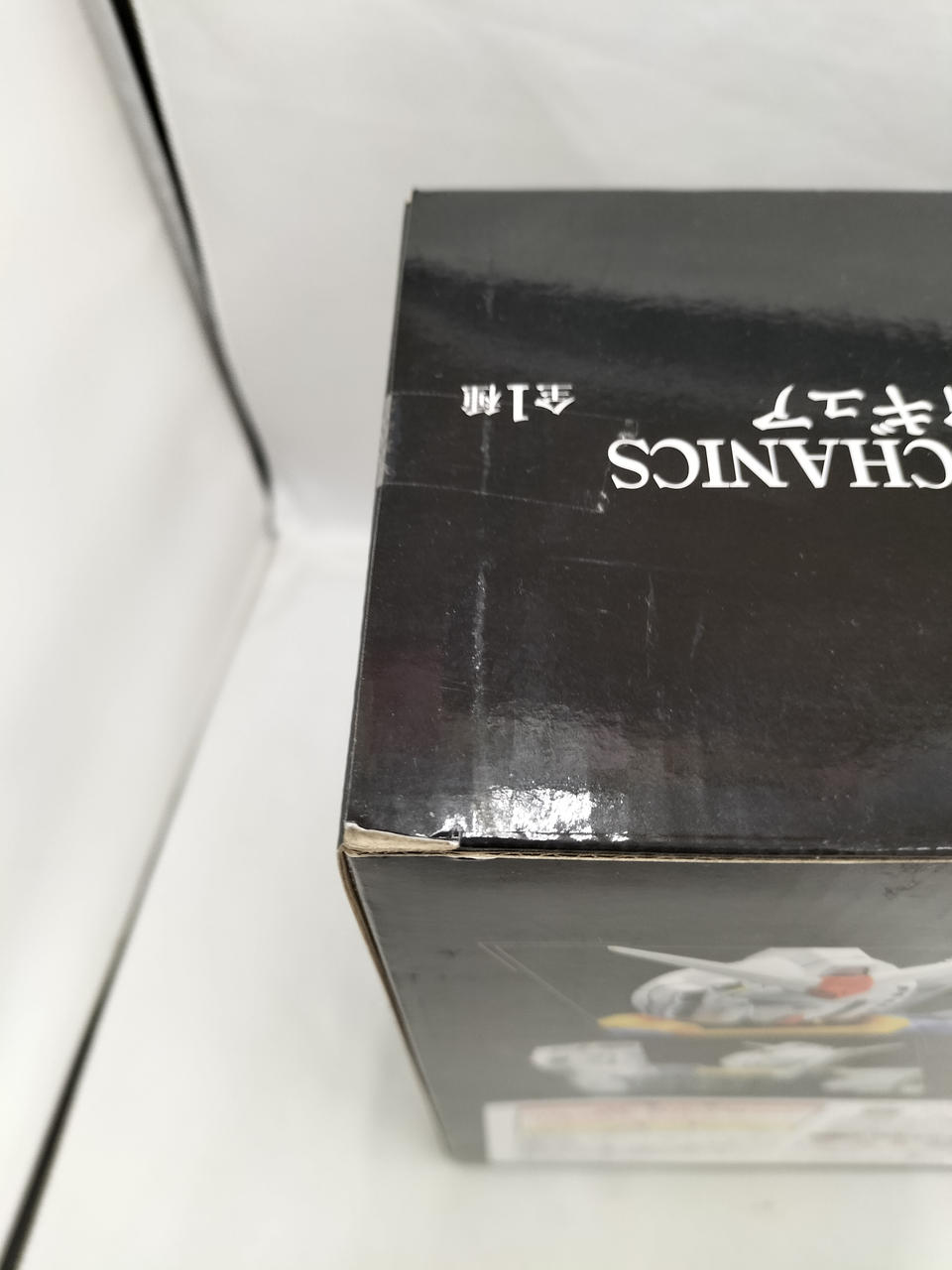 箱全体にダメージ有り。