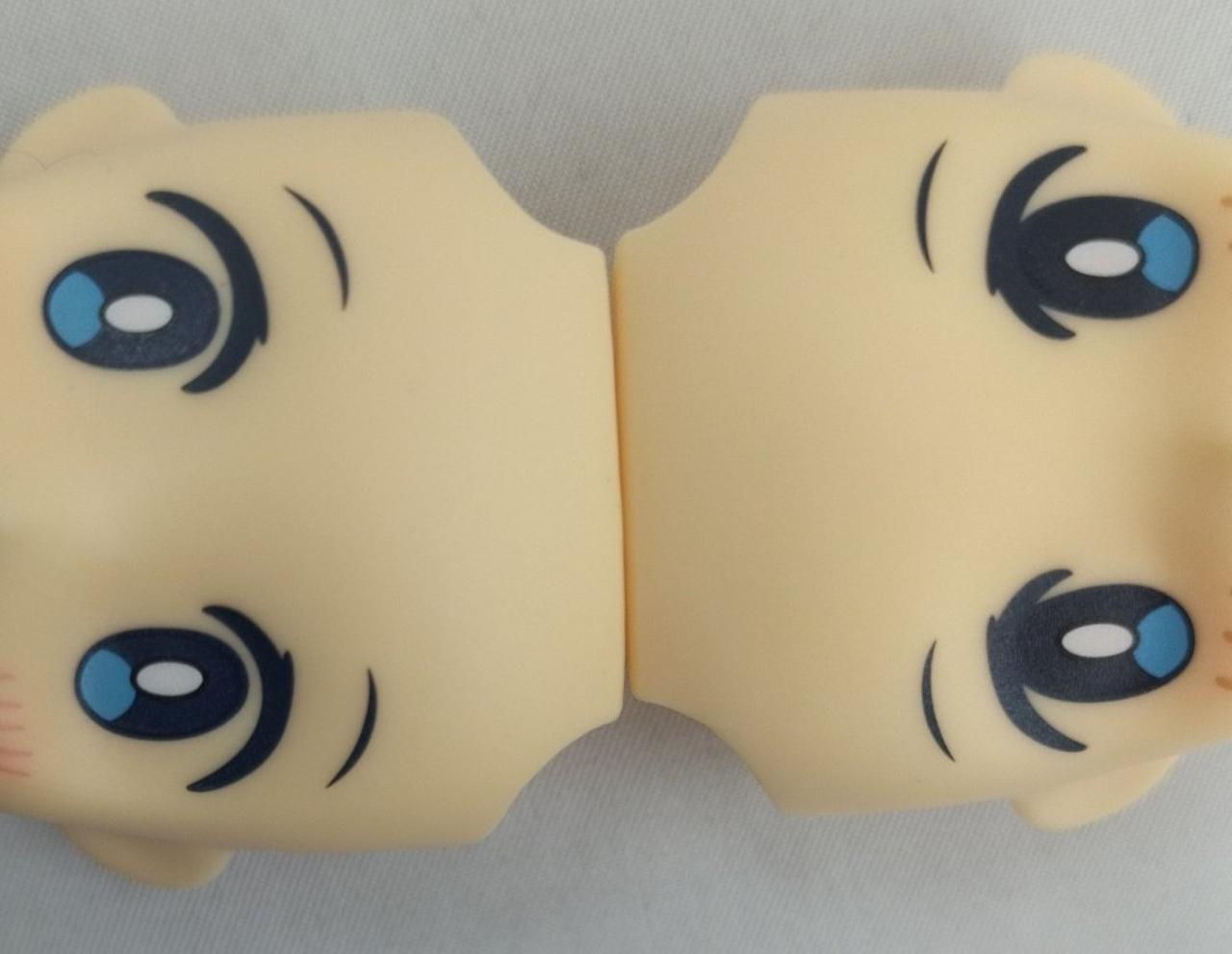 顔に薄汚れ有り