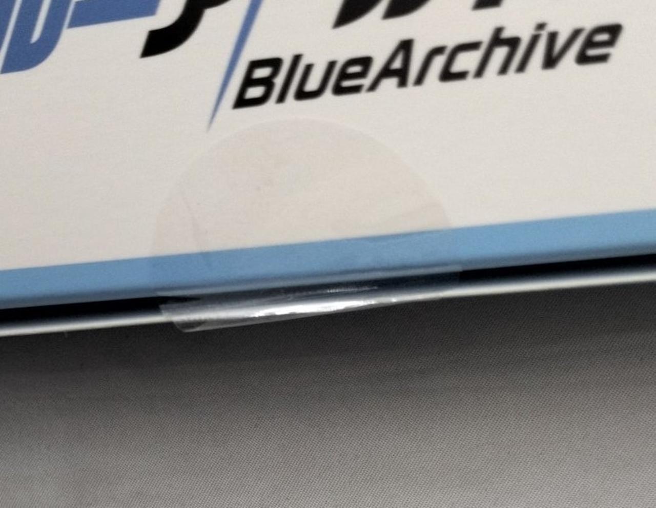 テープ浮いてます