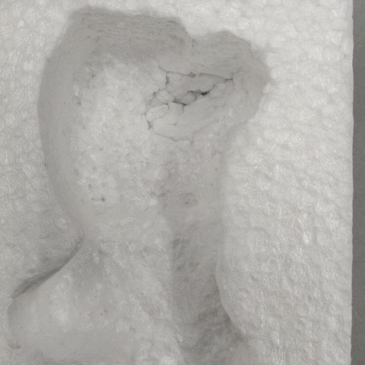 発泡スチロールにダメージ有り