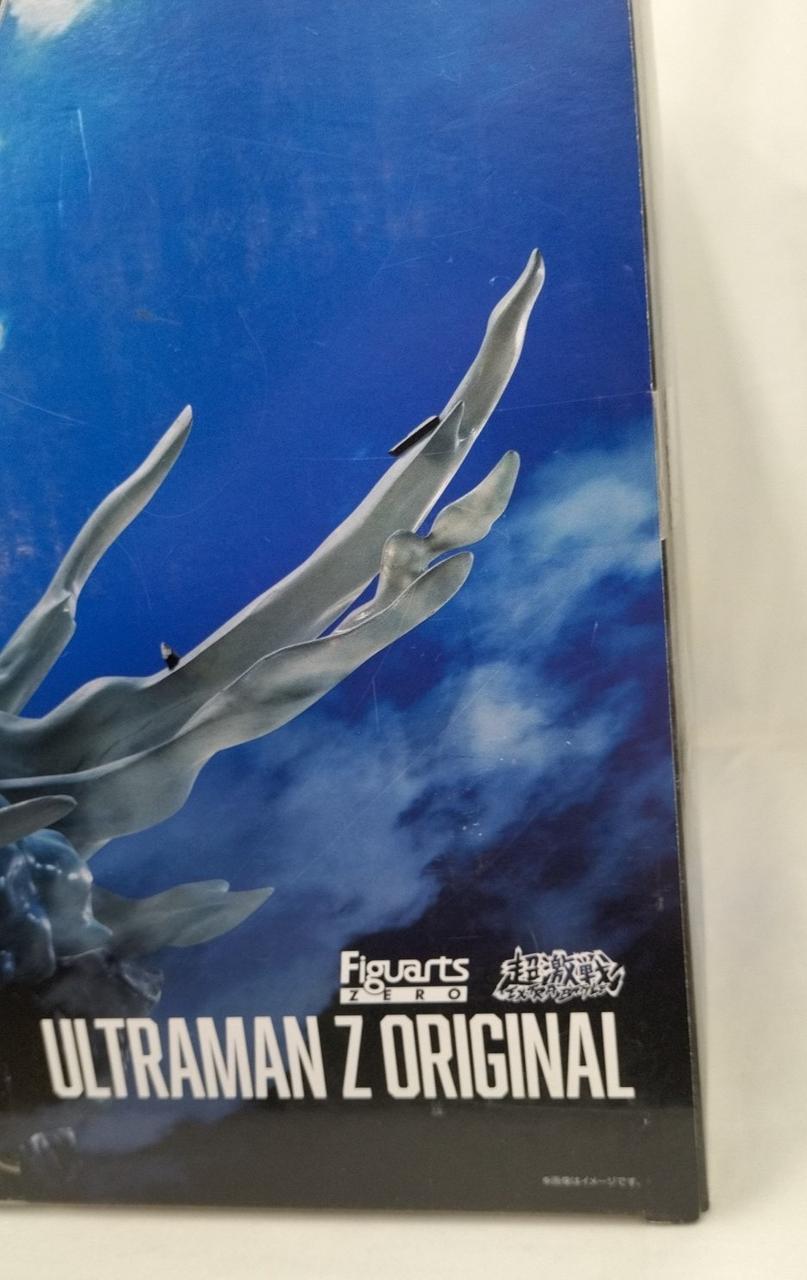 箱ダメージ、擦れ傷多数有り