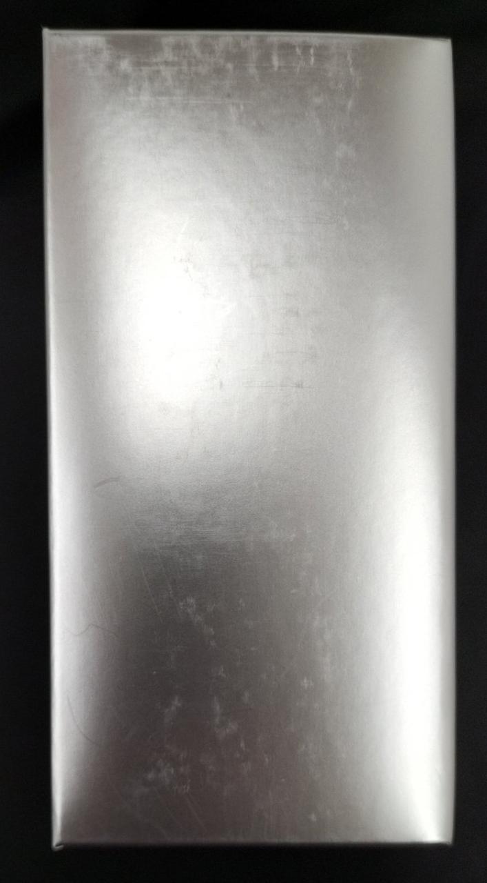 箱の銀色部分、全体的に写真の様な傷有り