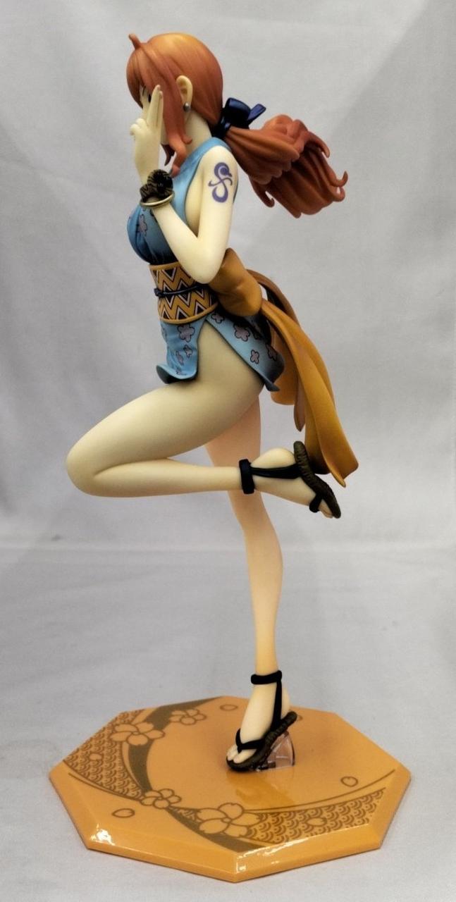 顔＆上半身＆右足の肌色部分変色してます