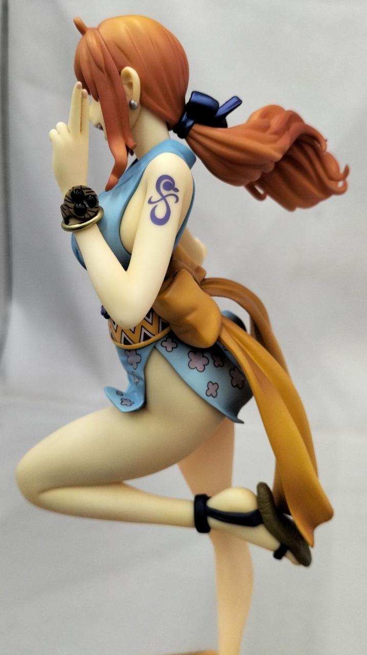 顔＆上半身＆右足の肌色部分変色してます