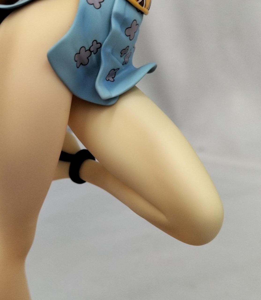 顔＆上半身＆右足の肌色部分変色してます