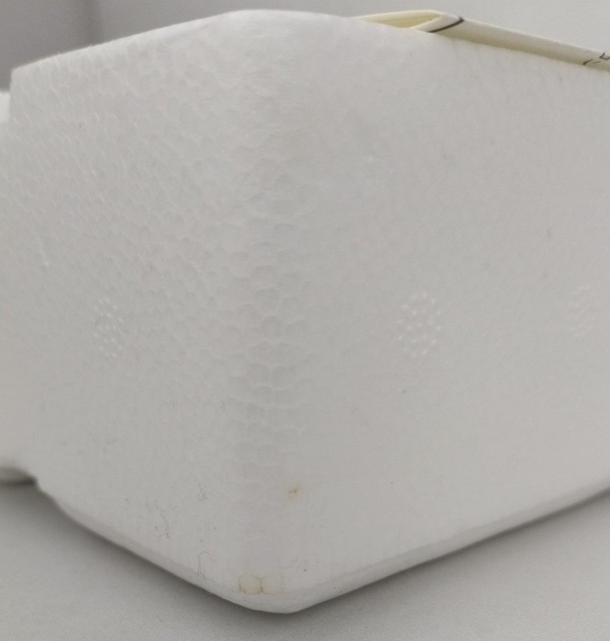 発泡スチロールに汚れ有り