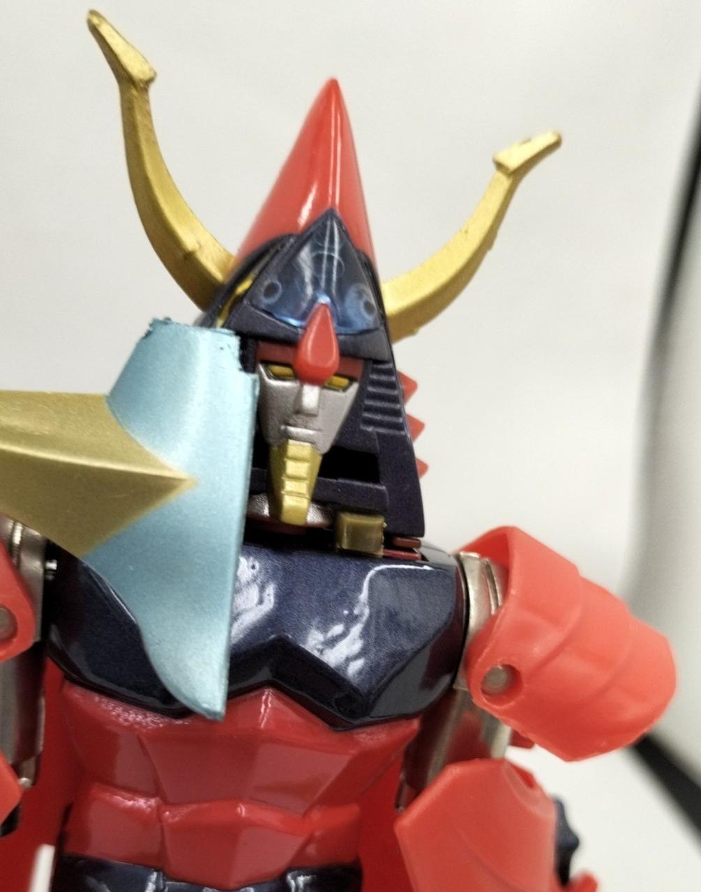 顔カバー右破損してます