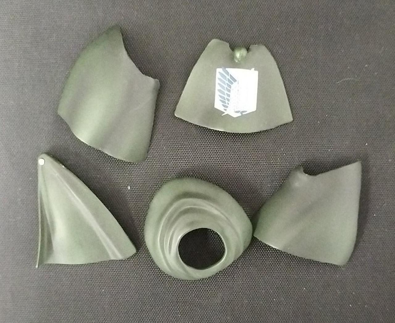 マントに薄い傷有り