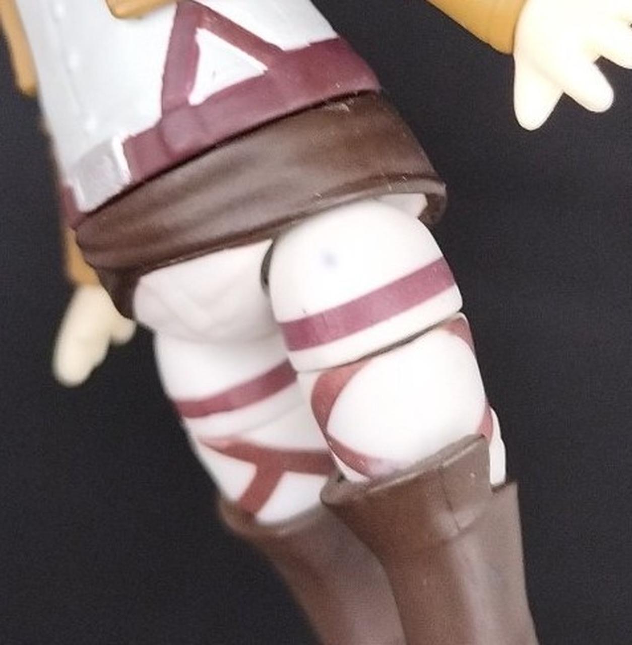 太ももにシミの様な汚れ有り