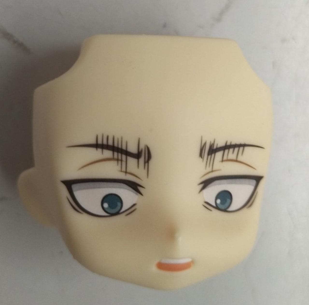 顔に薄汚れ有り