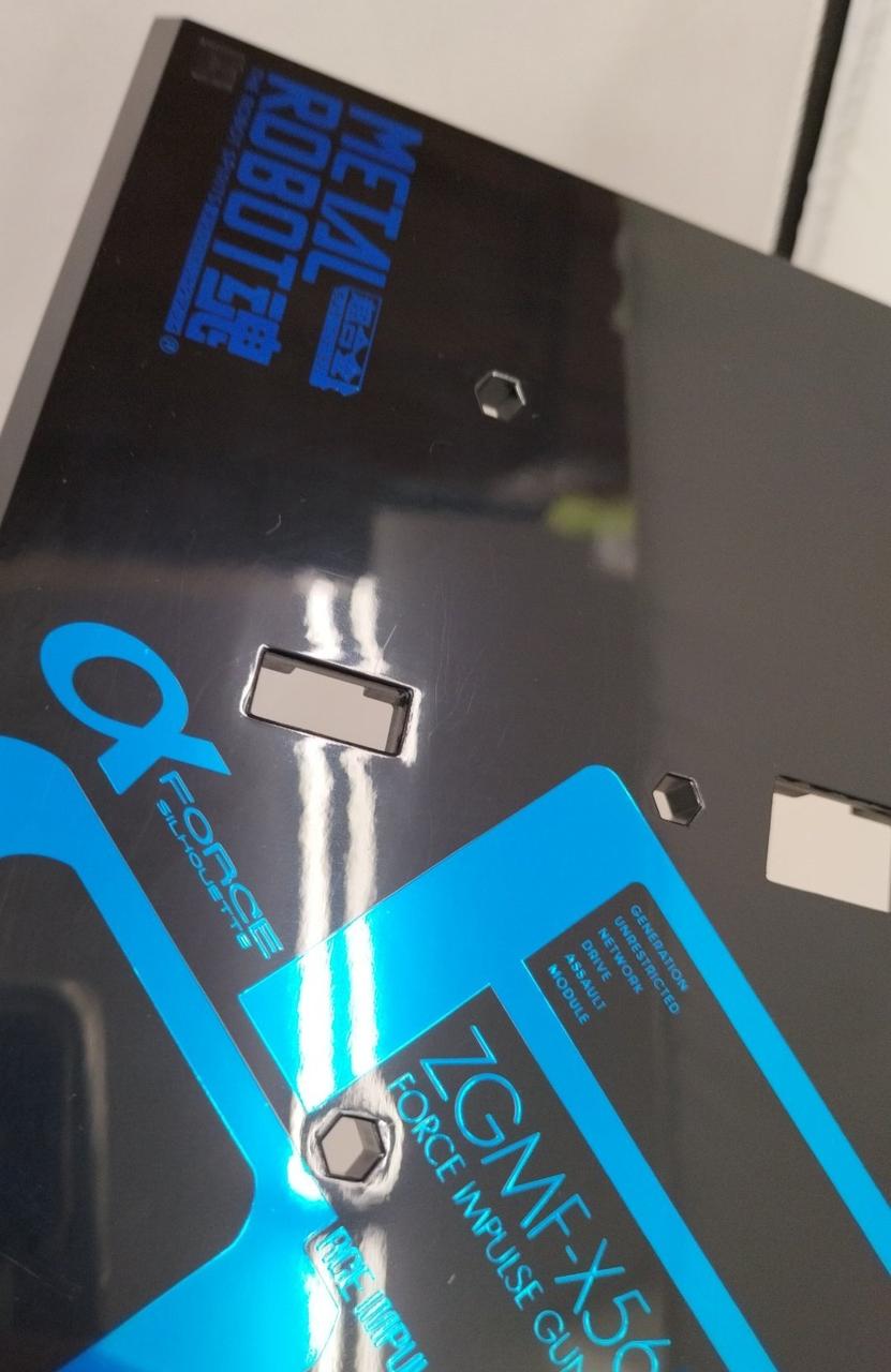 光に当てると薄い傷有り