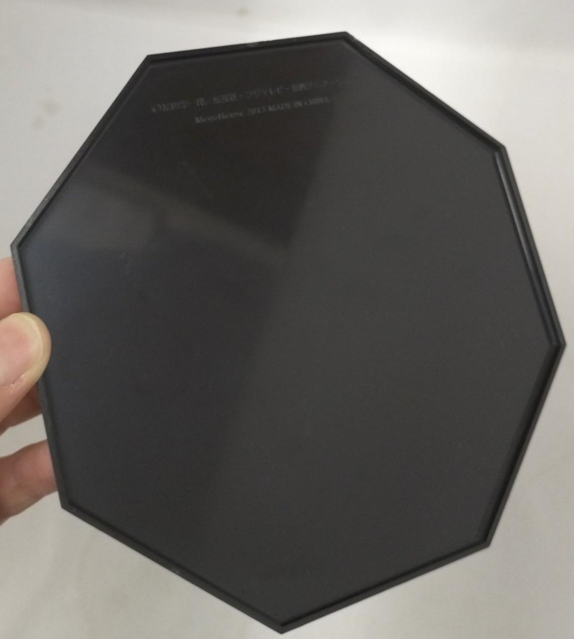 台座裏に傷有り