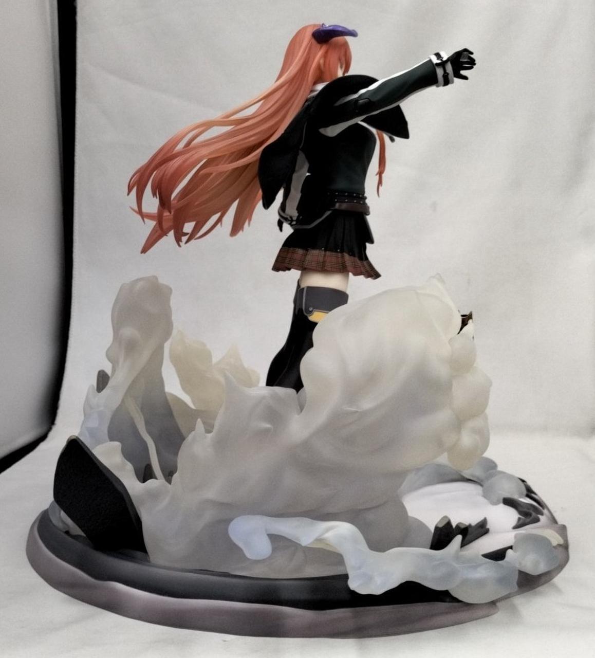 フィギュア＆台座に傷有り