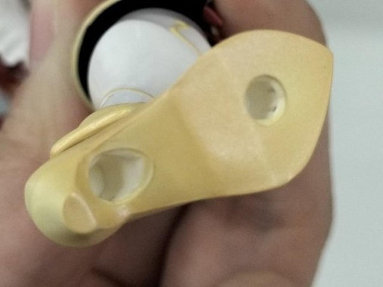 穴に擦れ傷有り