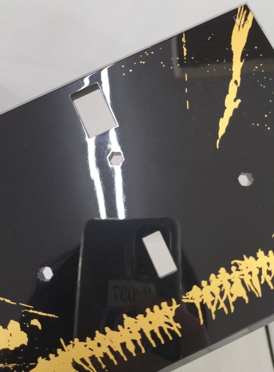 台座に汚れ、薄い傷有り