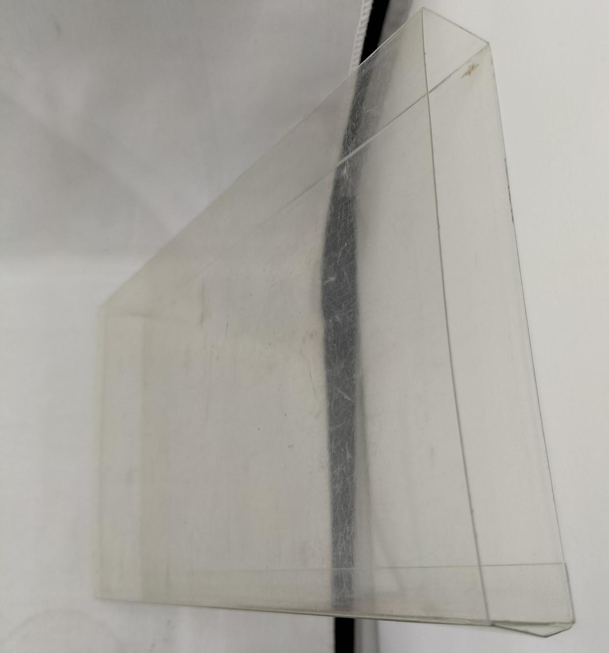 プラケースに傷・亀裂などダメージ有り。