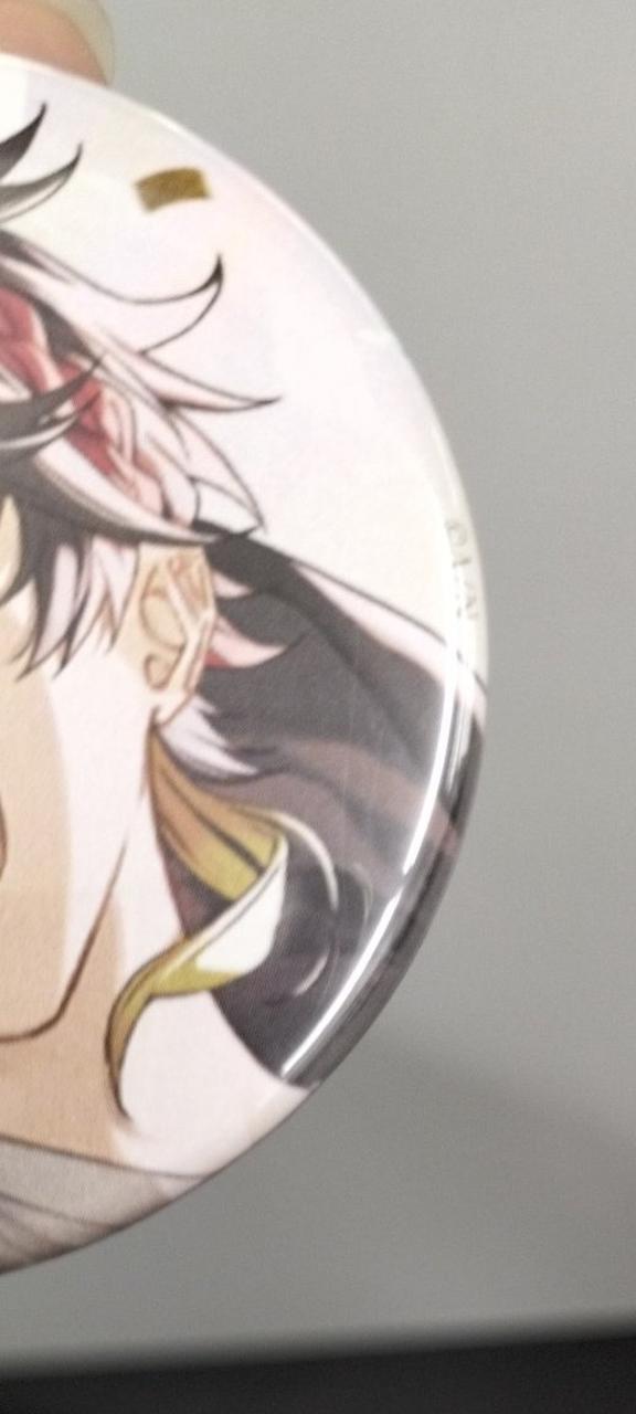 缶バッジには薄い傷有り