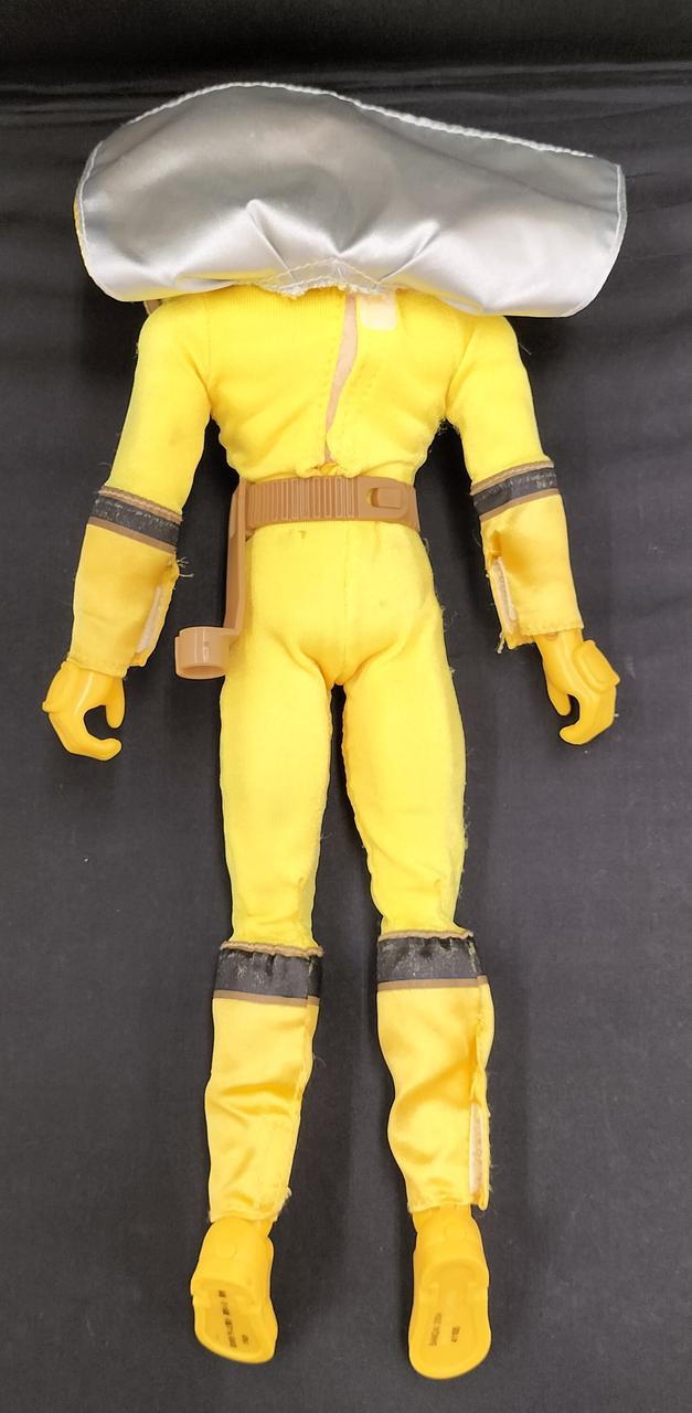 商品全体に傷・汚れ、ほつれ有り。