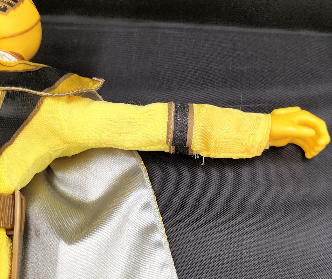 商品全体に傷・汚れ、ほつれ有り。