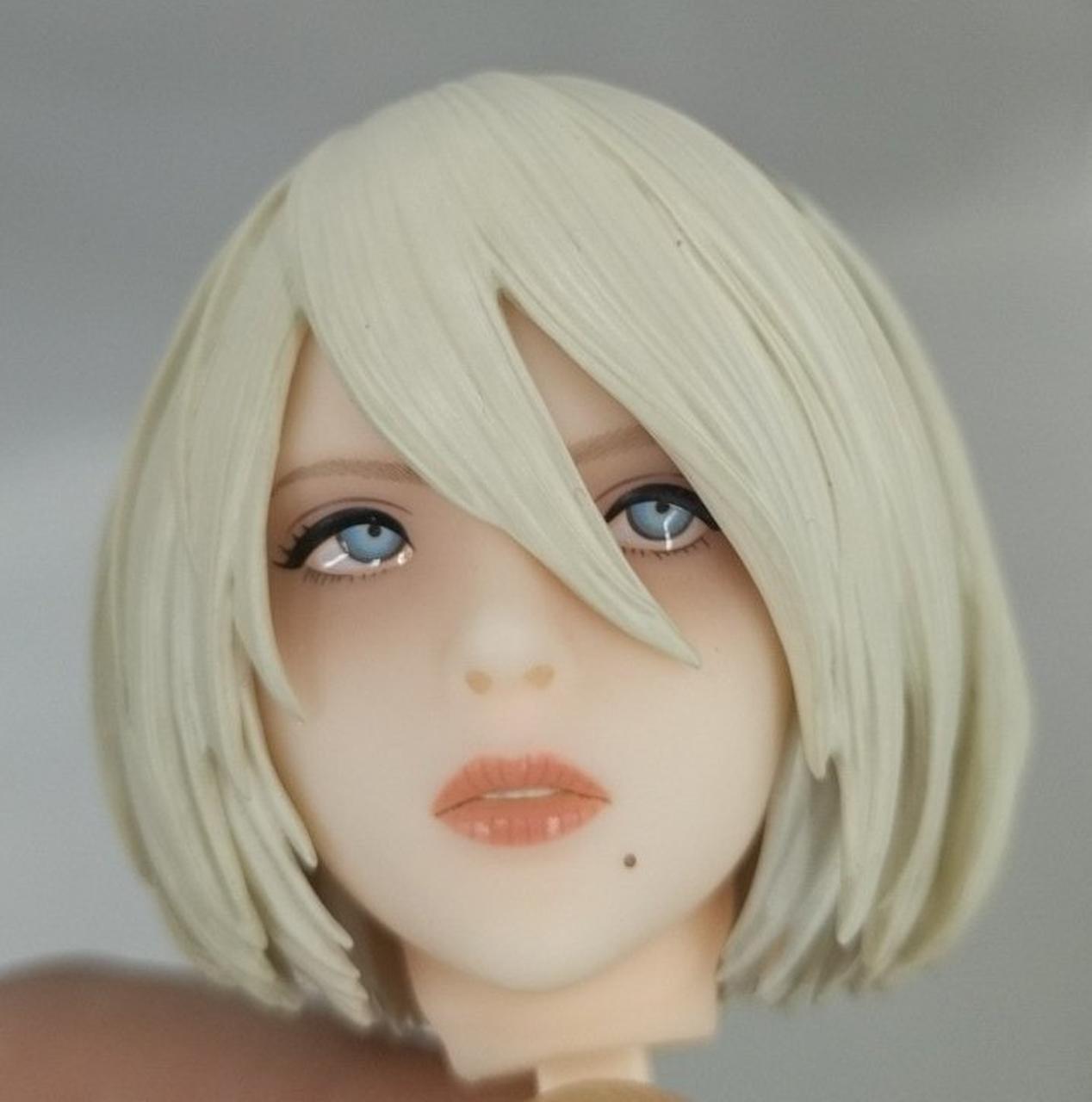 仕様か不明ですが、瞳にテカリ有り