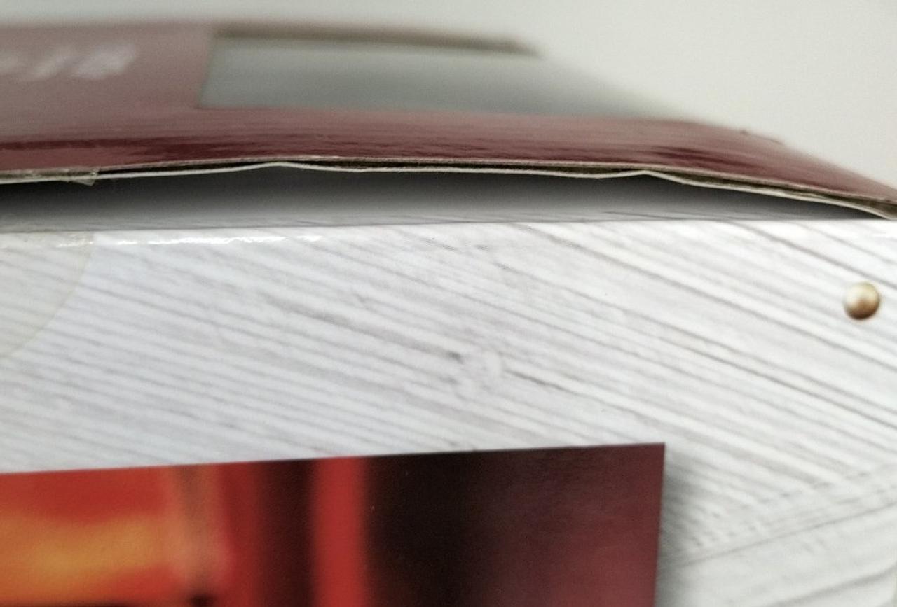 箱ダメージ有ります。