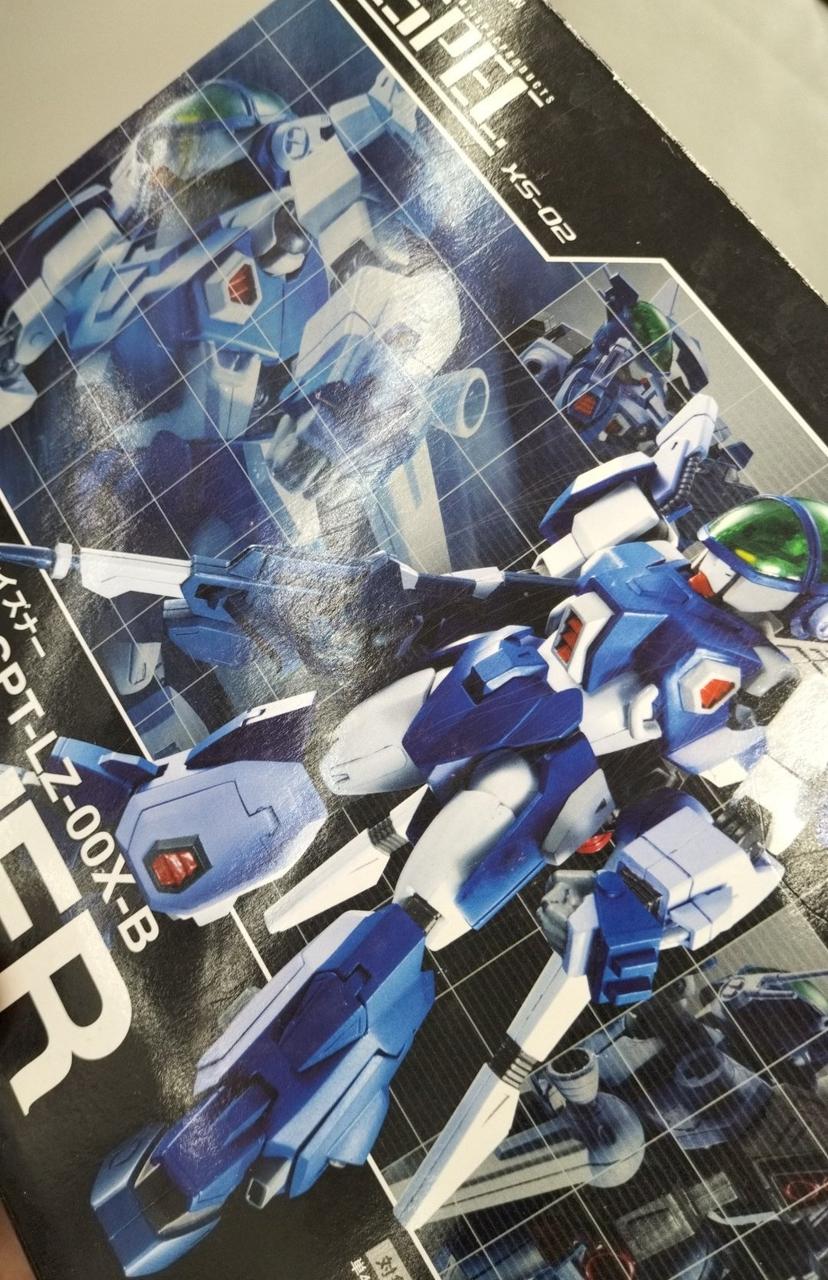 箱全体写真の様な傷有り