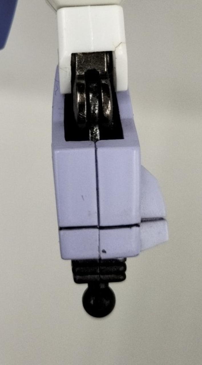 塗装剥げ、ひび割れ有り