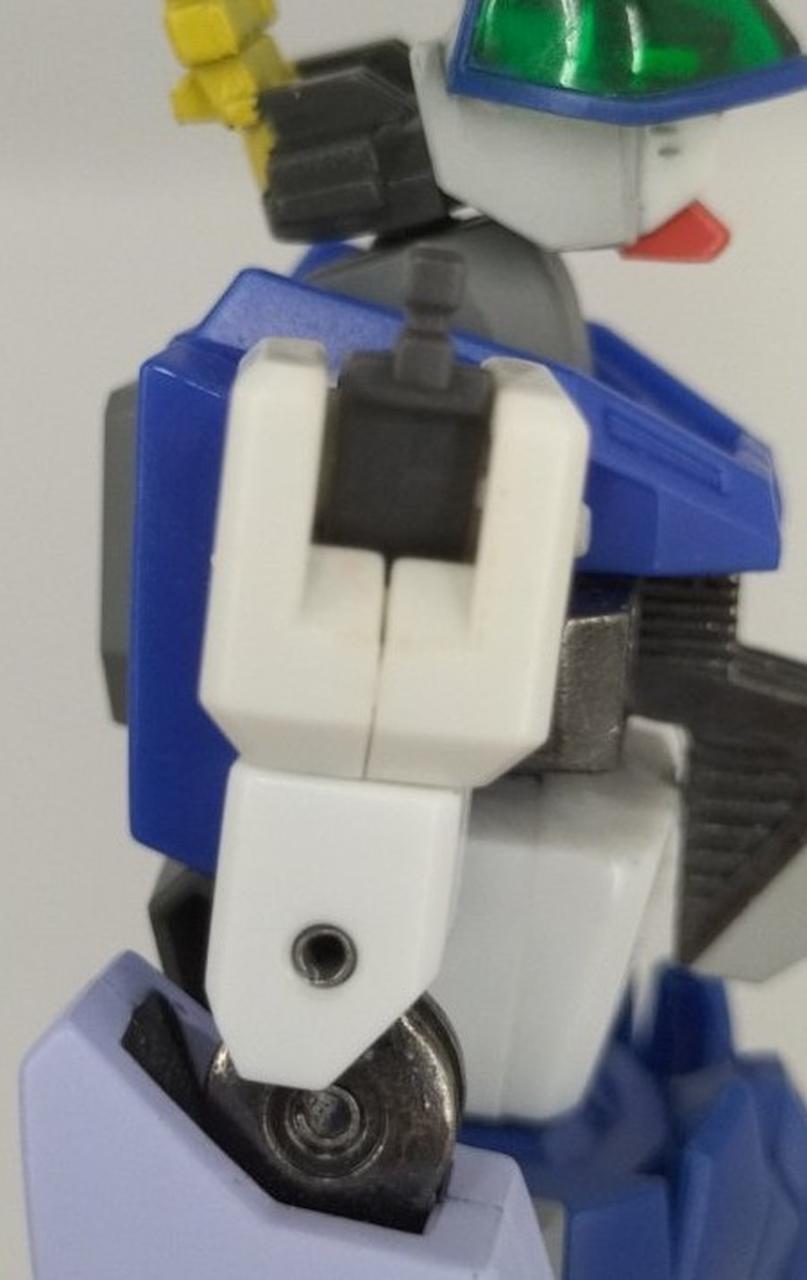 反対の同じ箇所に薄い赤い汚れ有り