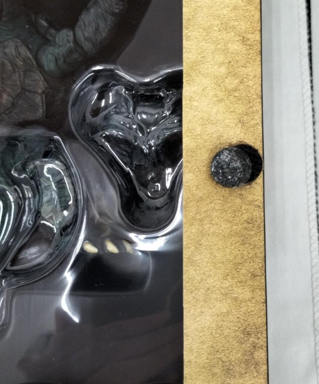 マジックテープ片方外れてます