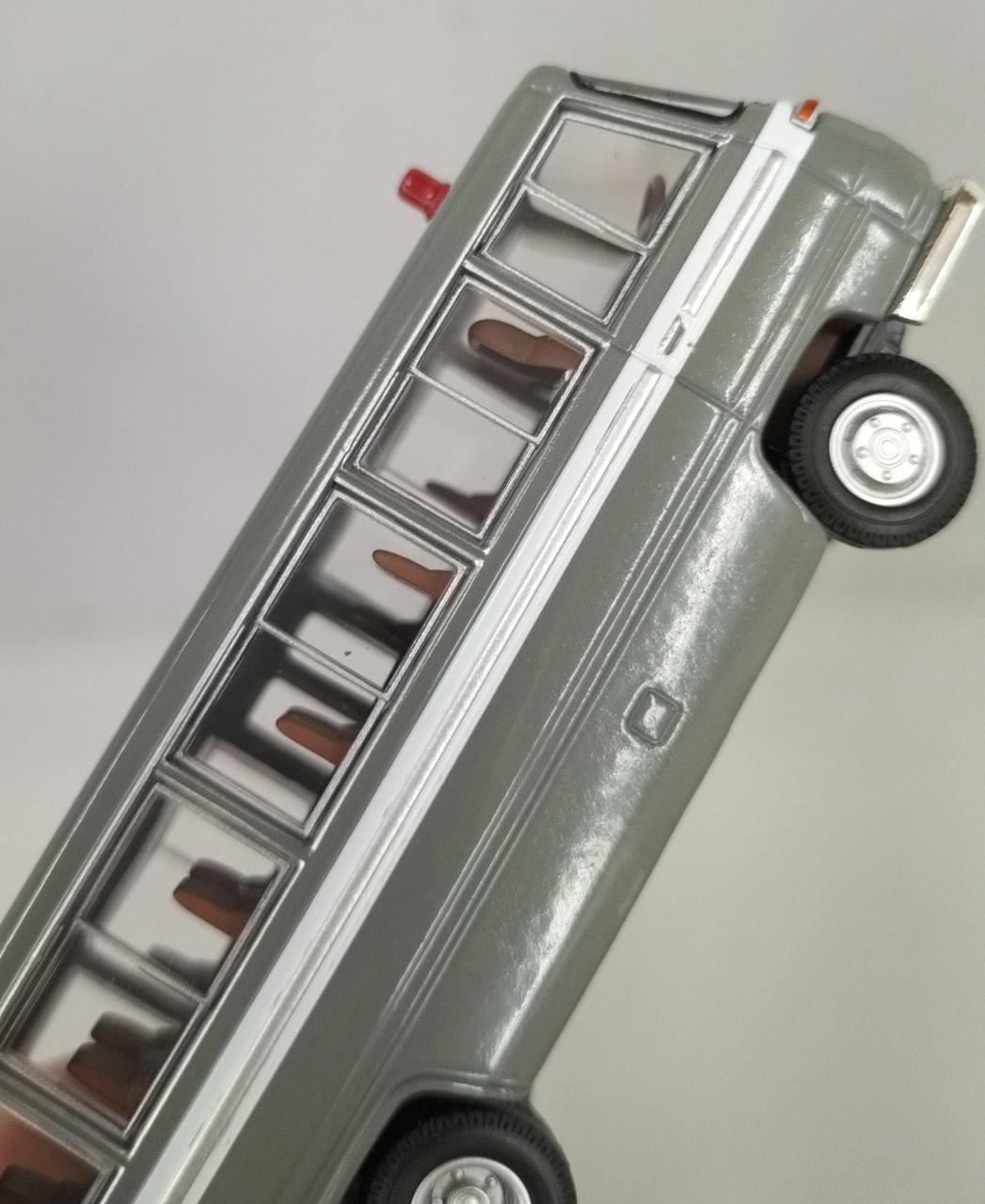 ガラス部分に傷、細かな混入物、汚れ有り