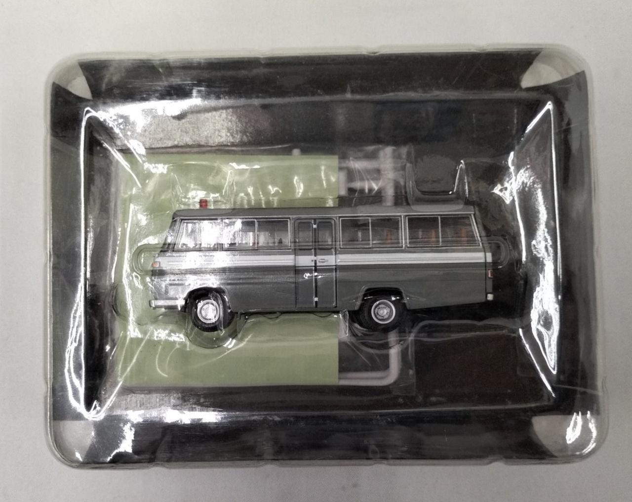 透明ケースに汚れ、中の台紙にダメージ有り