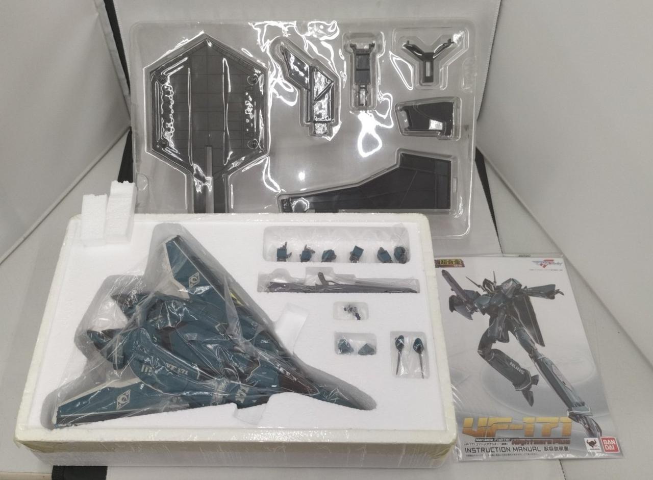 発泡スチロール破損、テープ変色してます