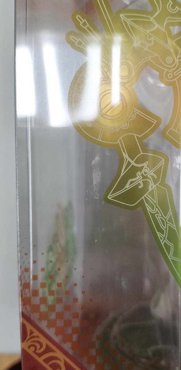 箱にこすりキズ有り。