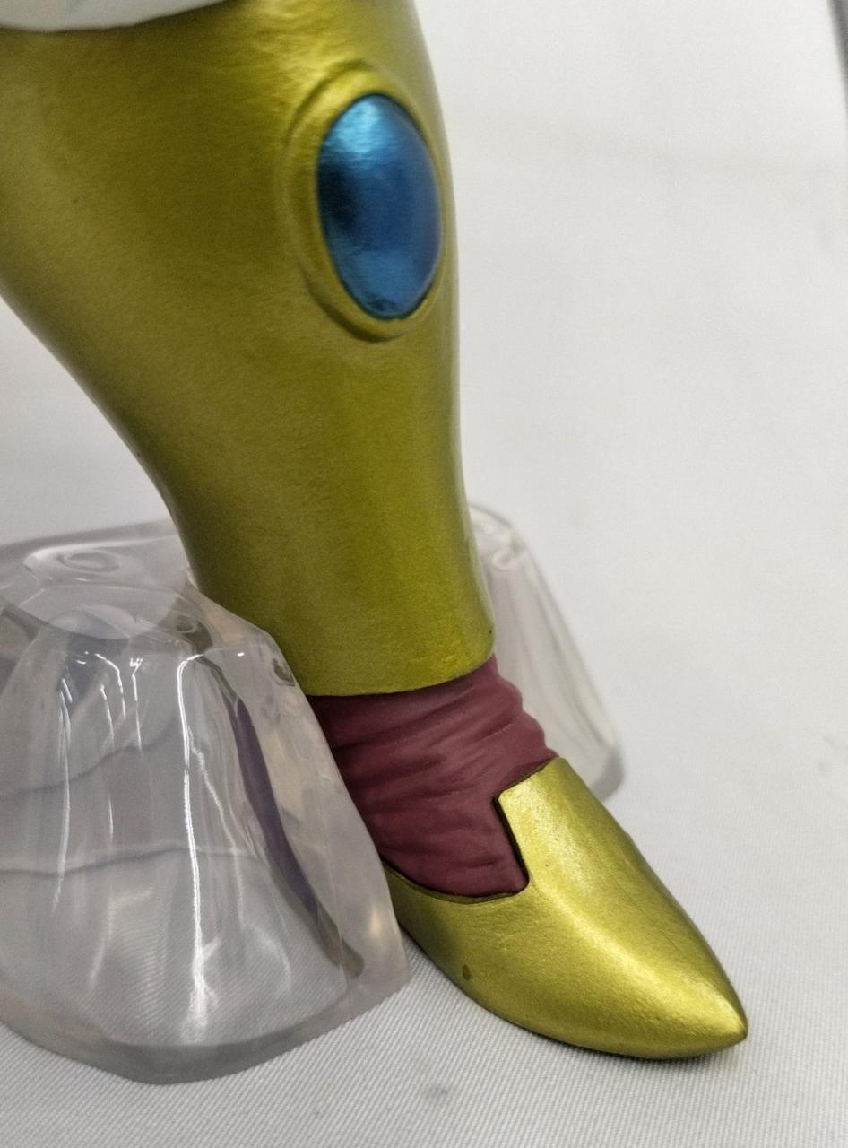 フィギュアに傷、塗装剥げ有り