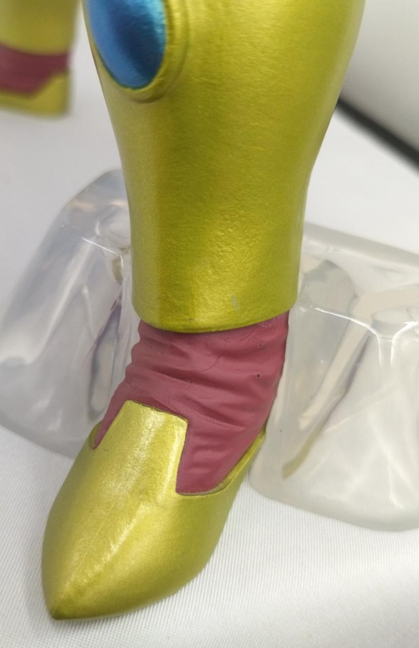 フィギュアに傷、塗装剥げ有り