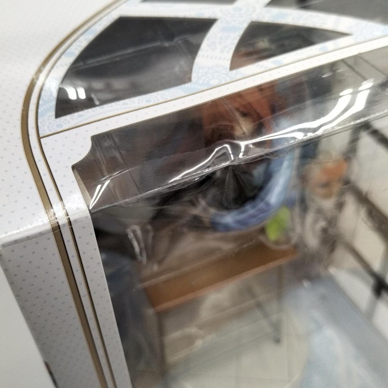 窓にダメージ有り