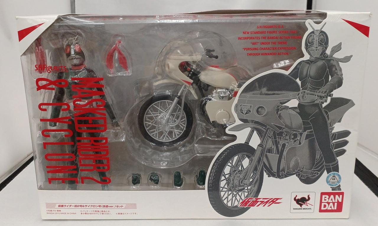 箱全体ダメージ大きいです。窓に擦れ傷有り