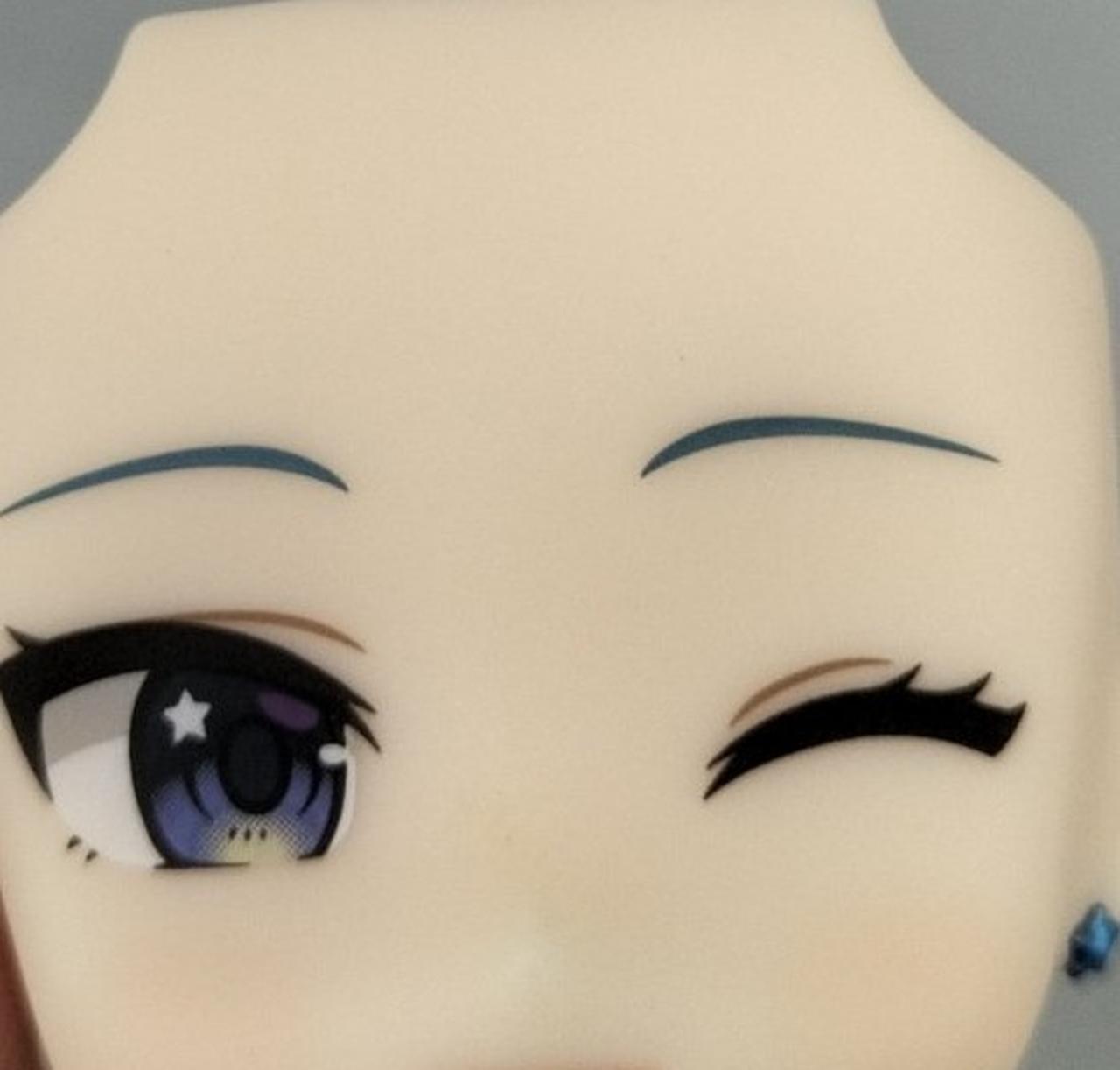 小さな黒い点有り