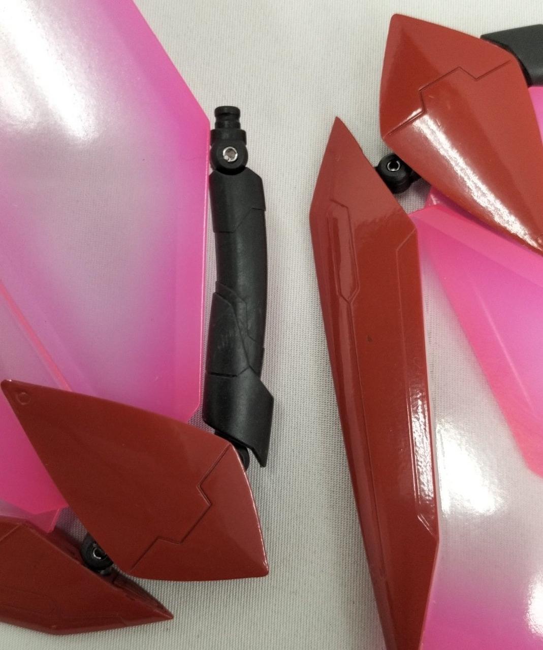 傷、塗装剥げ有。黒い部分は他の箇所も傷有