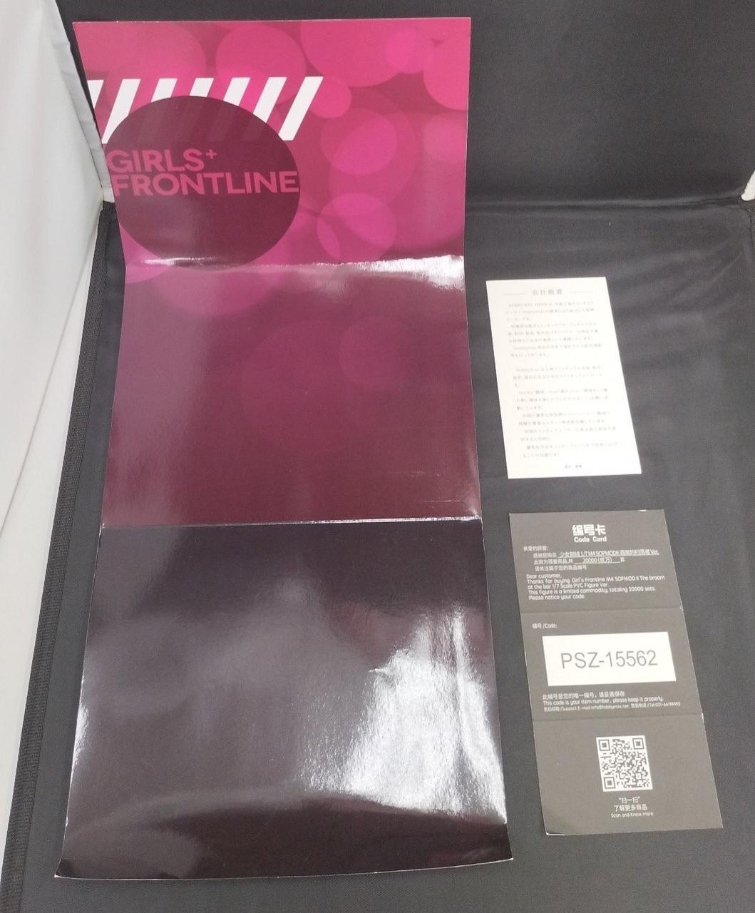 台紙に折り目とダメージ、紙類にダメージ有