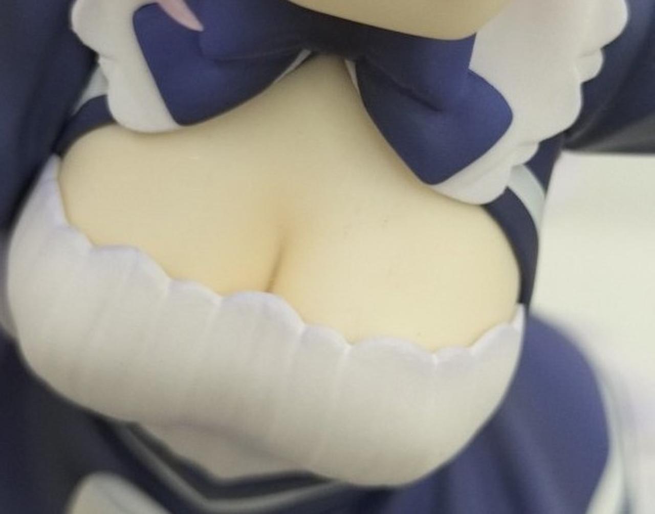 胸元薄汚れ有り