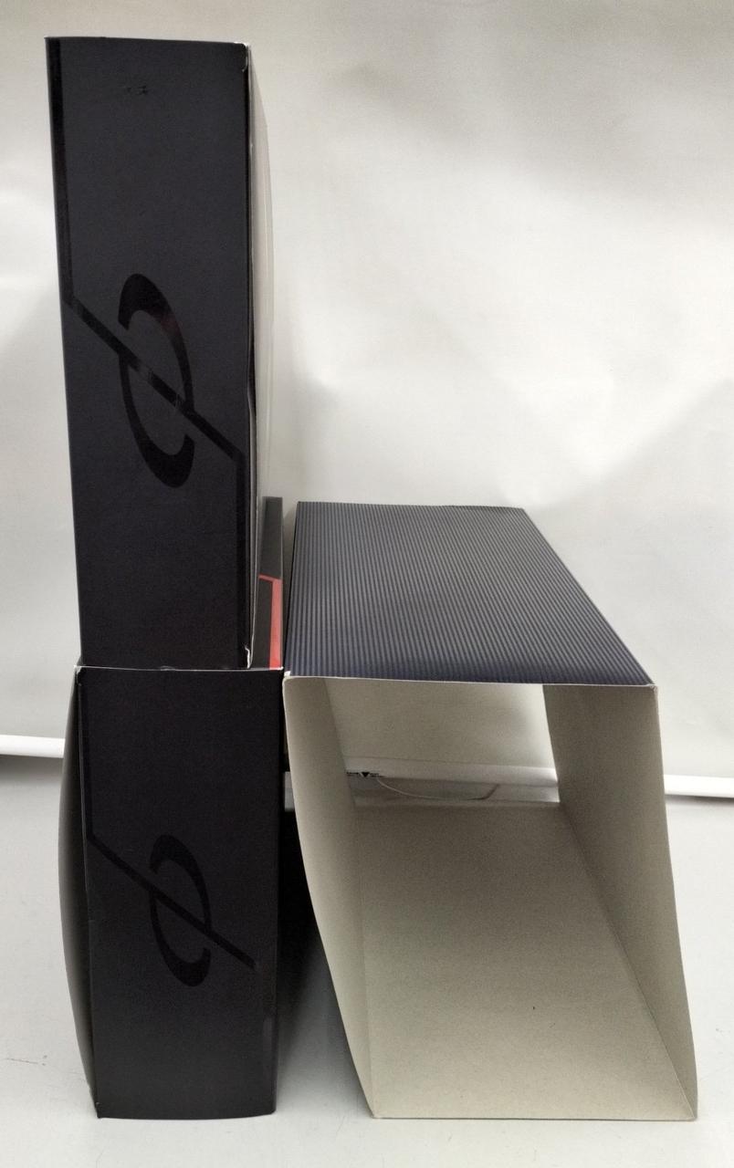 箱全体ダメージ、汚れ、擦れ傷有り