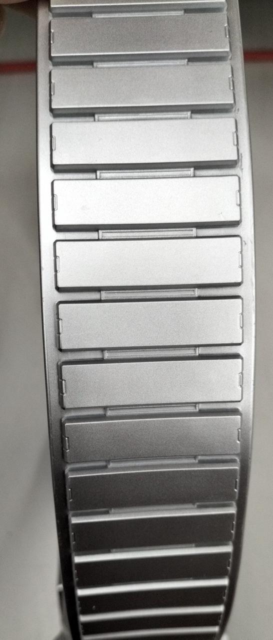 ベルト全体に傷、塗装剥げ、使用感有り