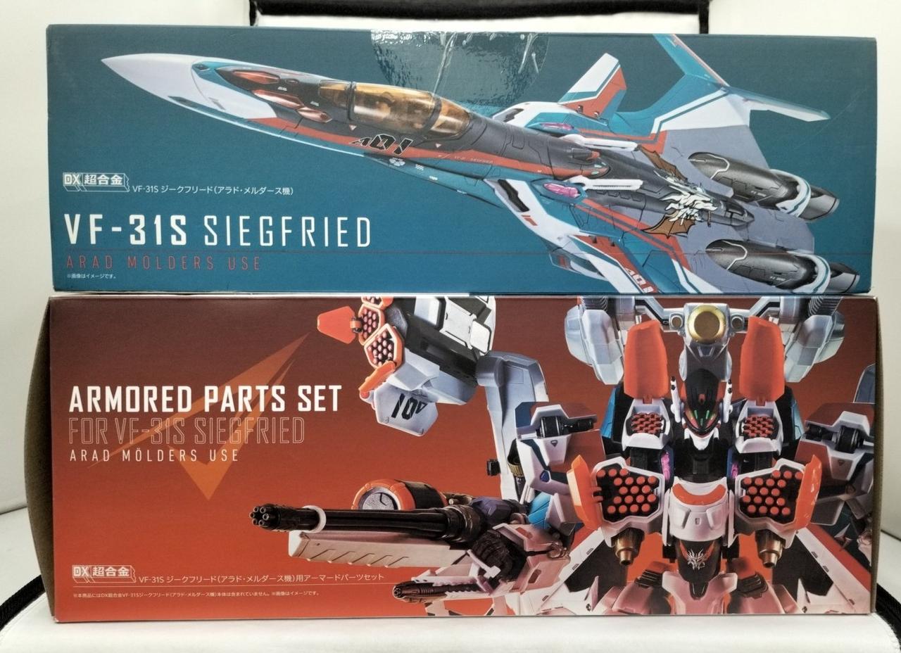 箱ダメージ、箱全体汚れ、一部濡れ跡有り