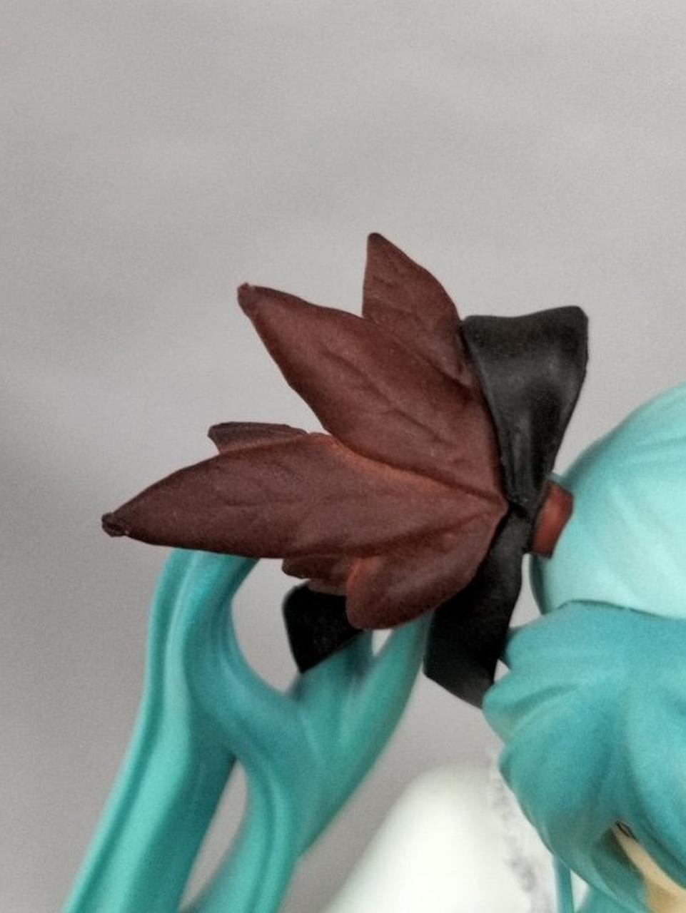 髪飾り先端にダメージ有り