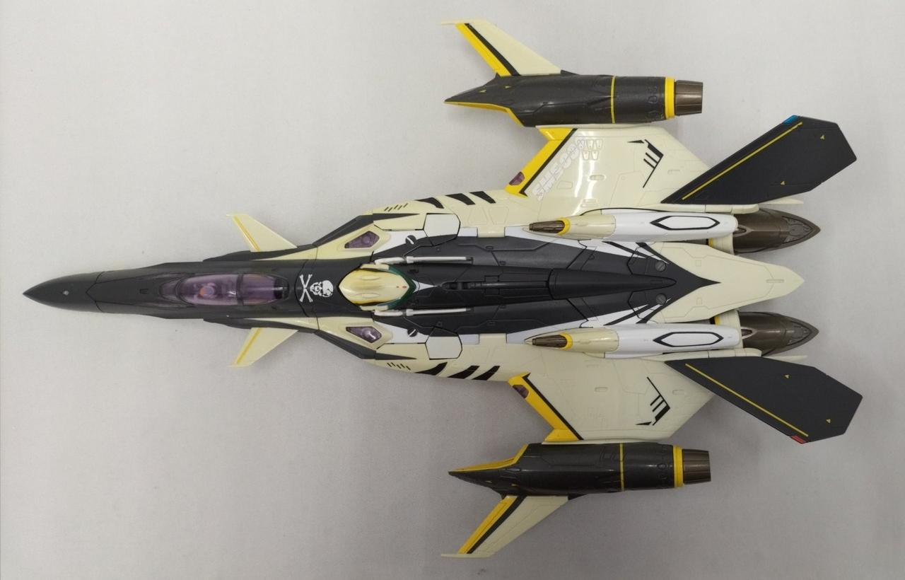 全体変色、傷有り